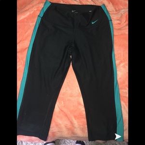 Nike athletic capri leggings